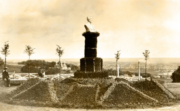 Памятник Белинскому Памятник Белинскому