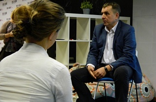 Перерезали ленточку, съели торт Перерезали ленточку, съели торт