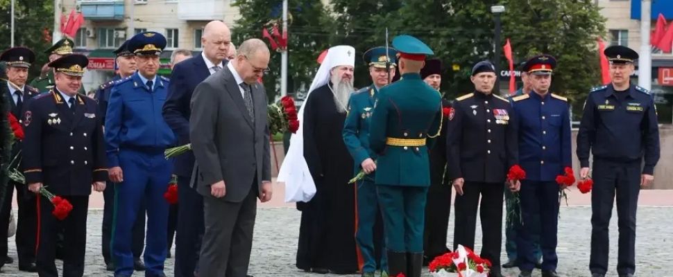 Губернатор Олег Мельниченко принял участие в церемонии возложения цветов в День памяти и скорби