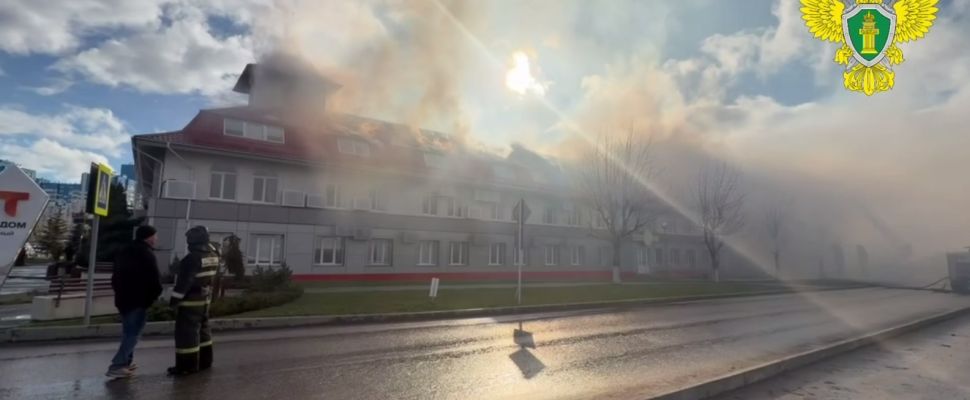 В Засечном загорелся развлекательный центр