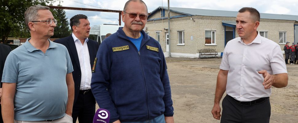 Губернатор Олег Мельниченко осмотрел ДШИ, ДЮСШ и предприятие в Сосновоборском районе