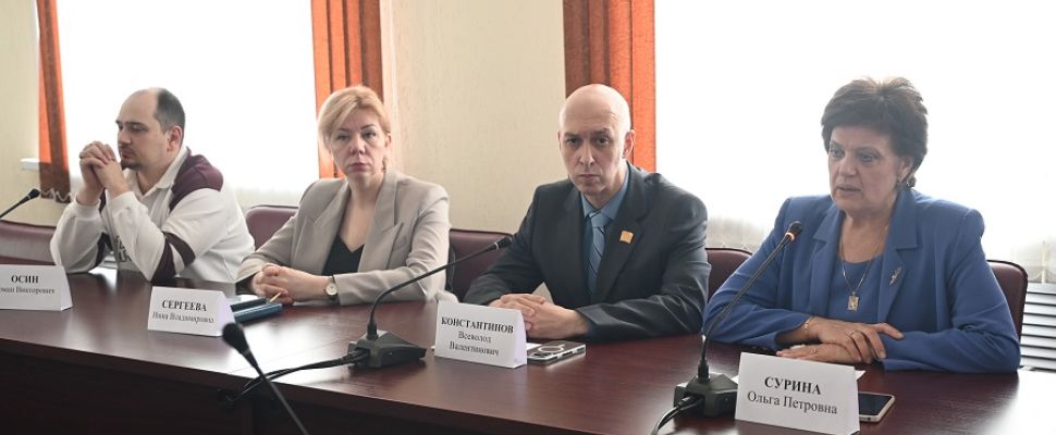 В Пензе на круглом столе федеральные и региональные эксперты говорили о цифровой среде и традиционных ценностях