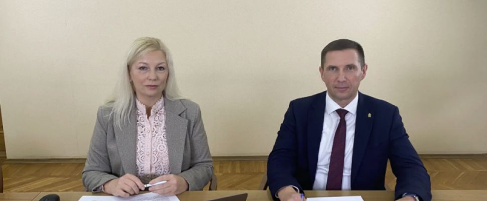 Зимнее содержание дорог, капремонт школ, Новый год: глава Пензы провел прямой эфир