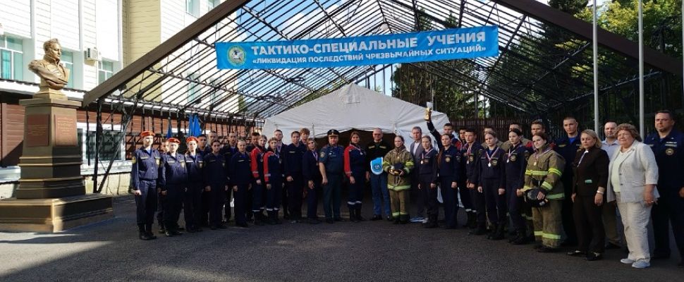 Губернатор Олег Мельниченко наградил победителей тактико-специальных учений по ликвидации последствий ЧС
