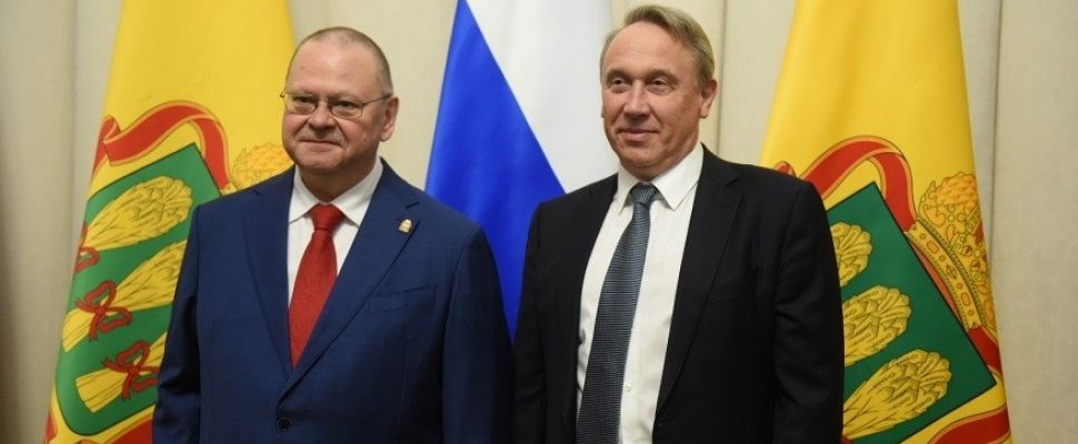 Губернатор Олег Мельниченко вручил пензенцам государственные и региональные награды