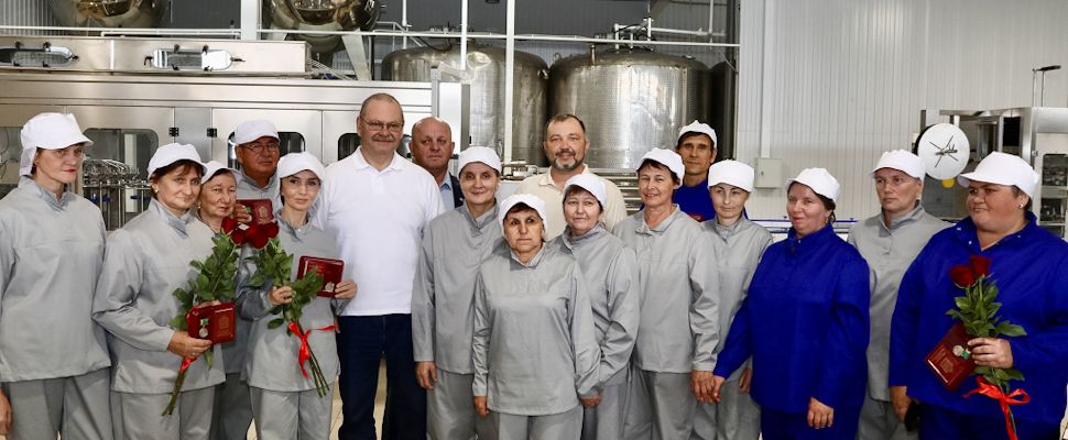 Губернатор Олег Мельниченко рассказал о посещении неверкинского кооператива по производству напитков