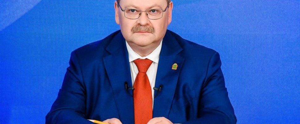 Губернатор Олег Мельниченко поздравил медработников с профессиональным праздником