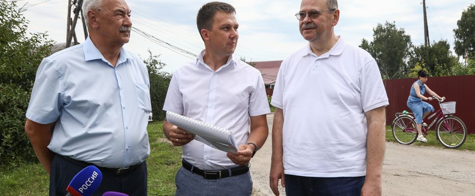 Пензенский губернатор посетил агропредприятие, завод, школу и набережную в Наровчатском районе