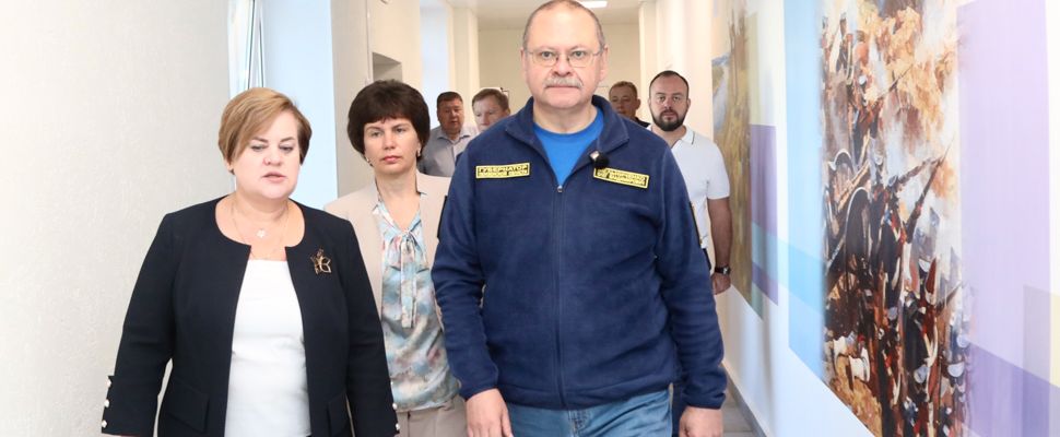 Губернатор Олег Мельниченко осмотрел школу, амбулаторию и предприятие в Бессоновском районе