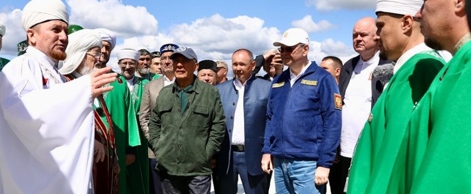 Олег Мельниченко, Рустам Минниханов и Талгат Таджуддин обсудили строительство общественно-просветительского центра
