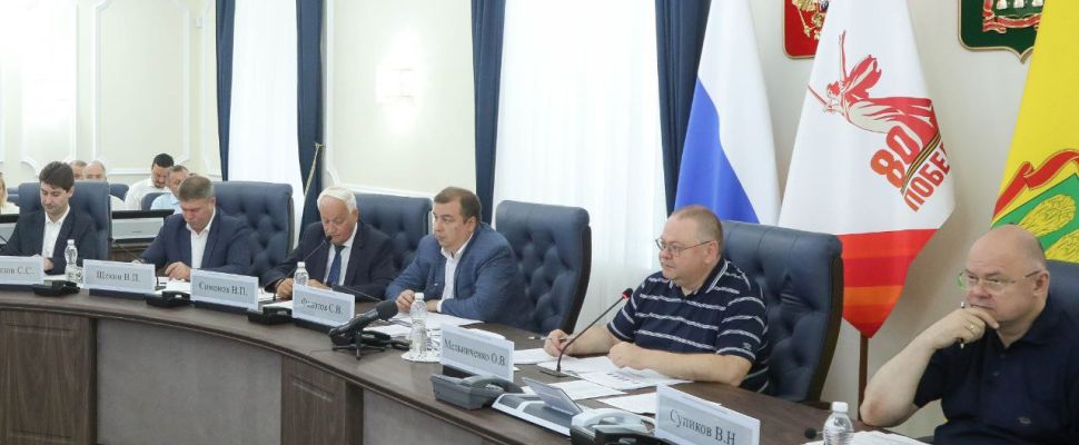 В пензенском правительстве обсудили ремонт дорог и благоустройство общественных пространств