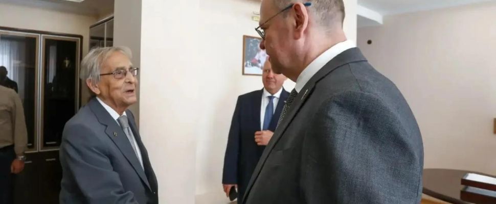 Губернатор Олег Мельниченко обсудил с почетным президентом Национального медцентра перспективы сотрудничества