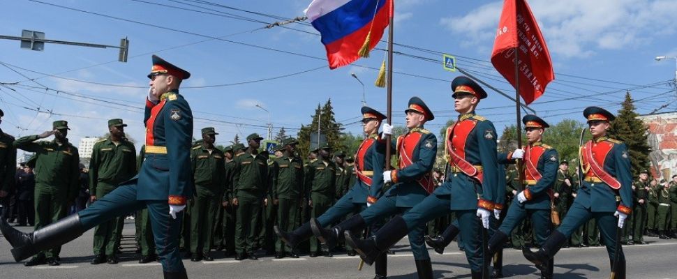 В Пензе 81-летнюю годовщину Великой Победы отметили праздничным парадом