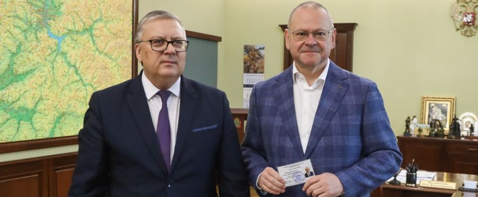 Олегу Мельниченко вручено удостоверение губернатора Пензенской области