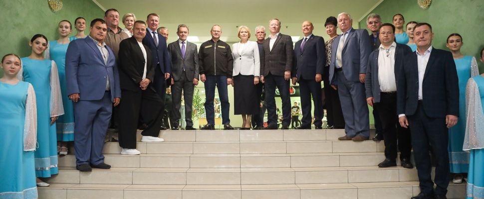 Губернатор Олег Мельниченко посетил презентацию Башмаковского района
