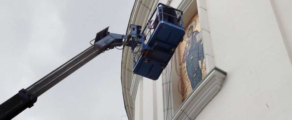 На стене Спасского кафедрального собора Пензы появилась новая мозаичная икона