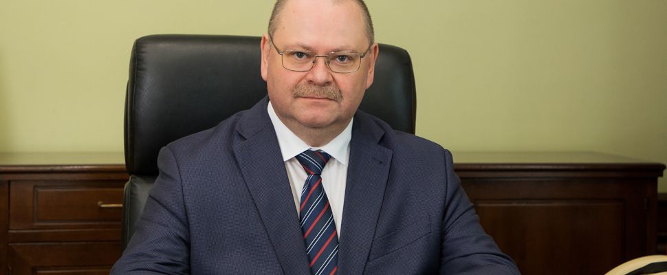 Губернатор Олег Мельниченко поздравил следователей с профессиональным праздником