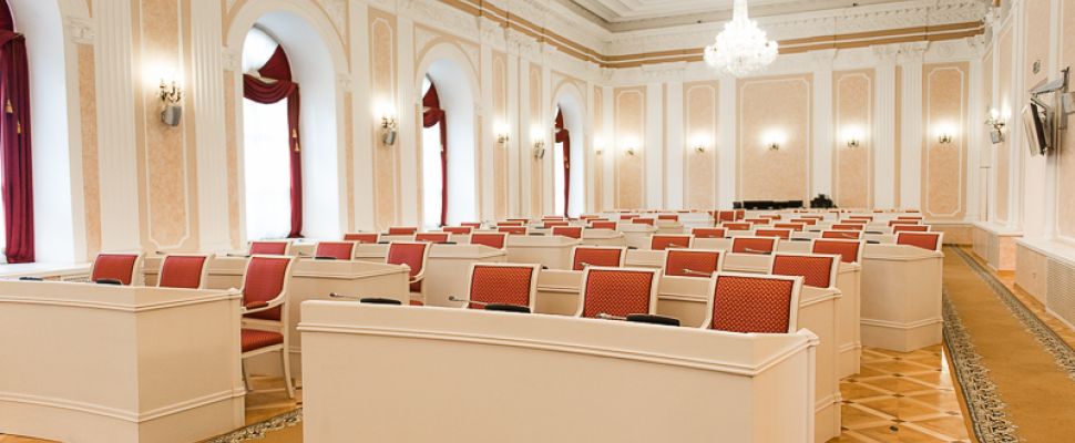 Поправки в бюджет, юрпомощь при лишении родительских прав, черные такси: в пензенском Заксобрании состоялась сессия
