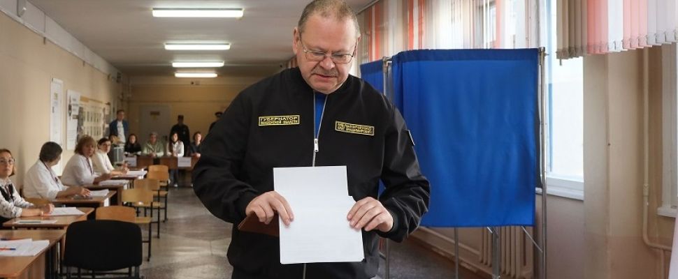Губернатор Олег Мельниченко проголосовал на выборах депутатов Госдумы и главы региона