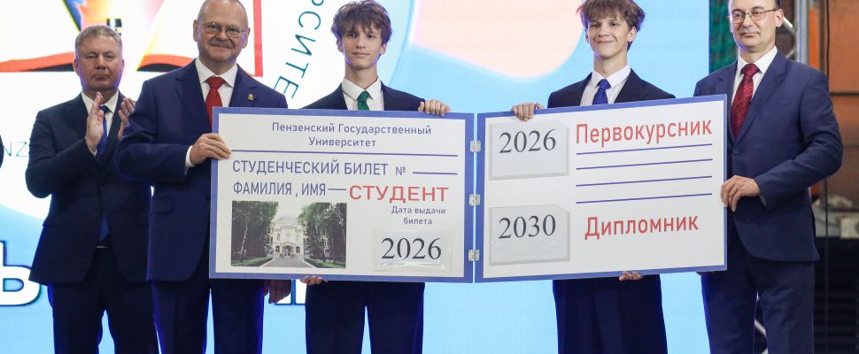 Губернатор Олег Мельниченко посетил торжественные линейки в трех вузах