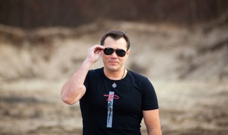Гастроли по пятницам. Андрей Васнёв и его «Очертание»: «Относитесь ко всем так, как вы хотите, чтобы относились к вам!»