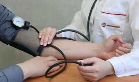 Как «загнать» народ на профосмотр в областные и муниципальные клиники