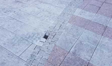 «На новой площади Ленина начал пропадать натуральный камень»