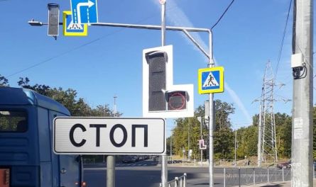 На перекрестке Мира-Окружной появился умный светофор