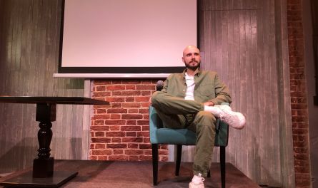 Никита Акишин: Онлайн-курсов много, но у меня нет конкурентов, потому что никто не делает живой продукт