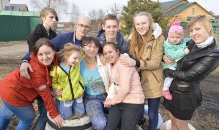 Трудно ли полюбить чужого ребенка? Марина Челнокова из Пензенской области воспитала 17 детей