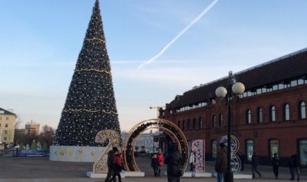 В Новогоднюю ночь закроют парковку возле площади Ленина
