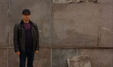 В Пензе у мемориала воинской и трудовой доблести отвалился кусок плиты