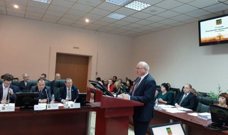 В пензенских школах отказываются от бабушек-вахтеров