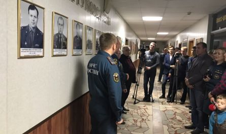 Выставка работ Сергея Чередова: героизм пожарных в картинах