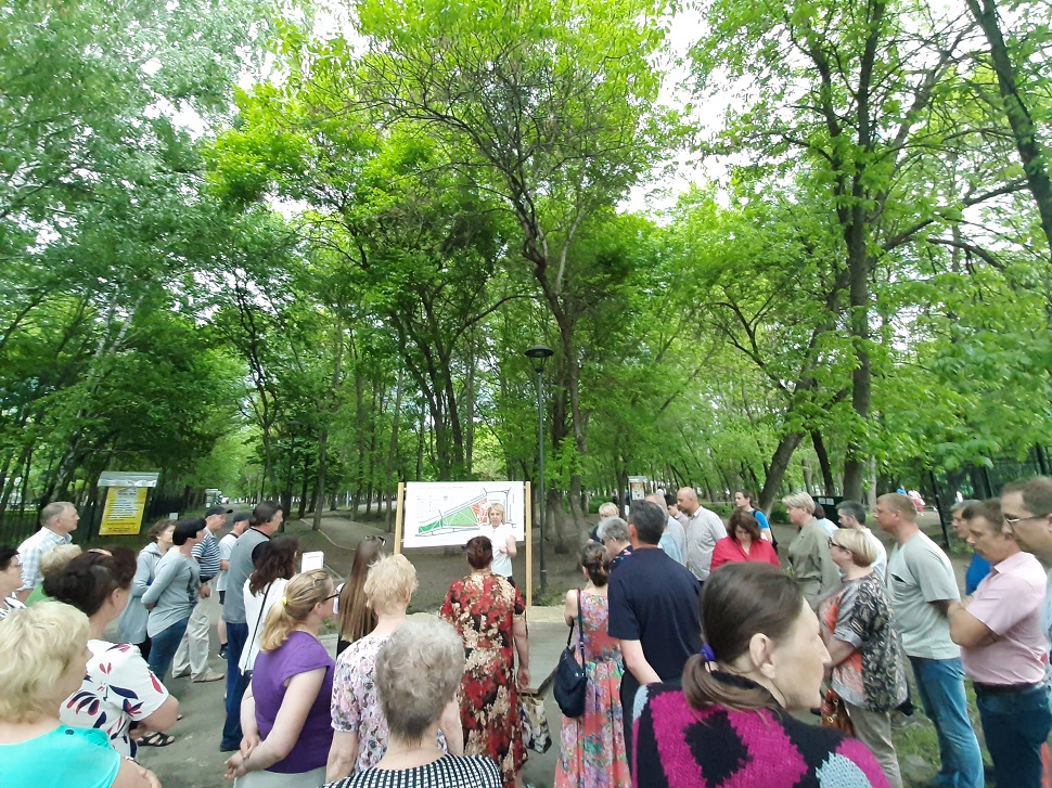 «Вы задайте вопросы по делу!» Несколько слов о встрече в Ульяновском парке