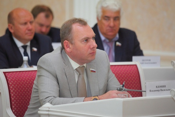 Владимира Вдонина исключили из партии за пьяную езду накануне дня рождения «Единой России»