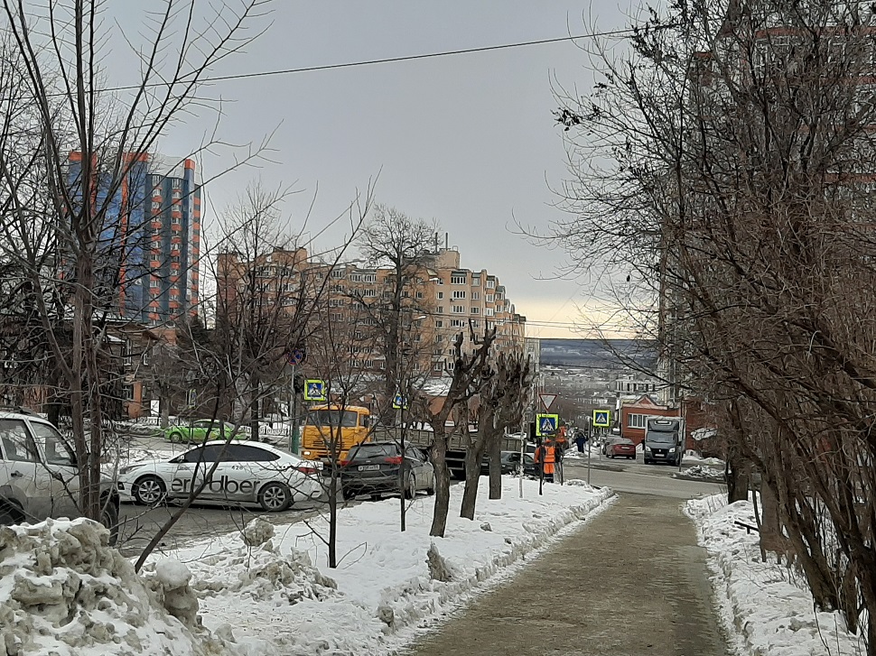 На Чкалова приступили к замене дорожных знаков