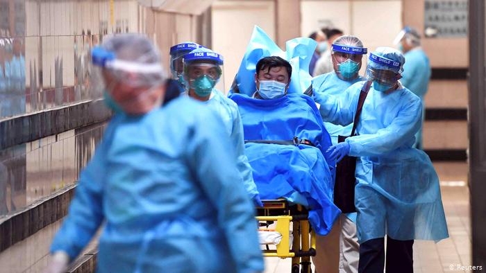 Медицинские работники под угрозой заражения коронавирусом сбежали из лечебных учреждений Шанхая — очевидец