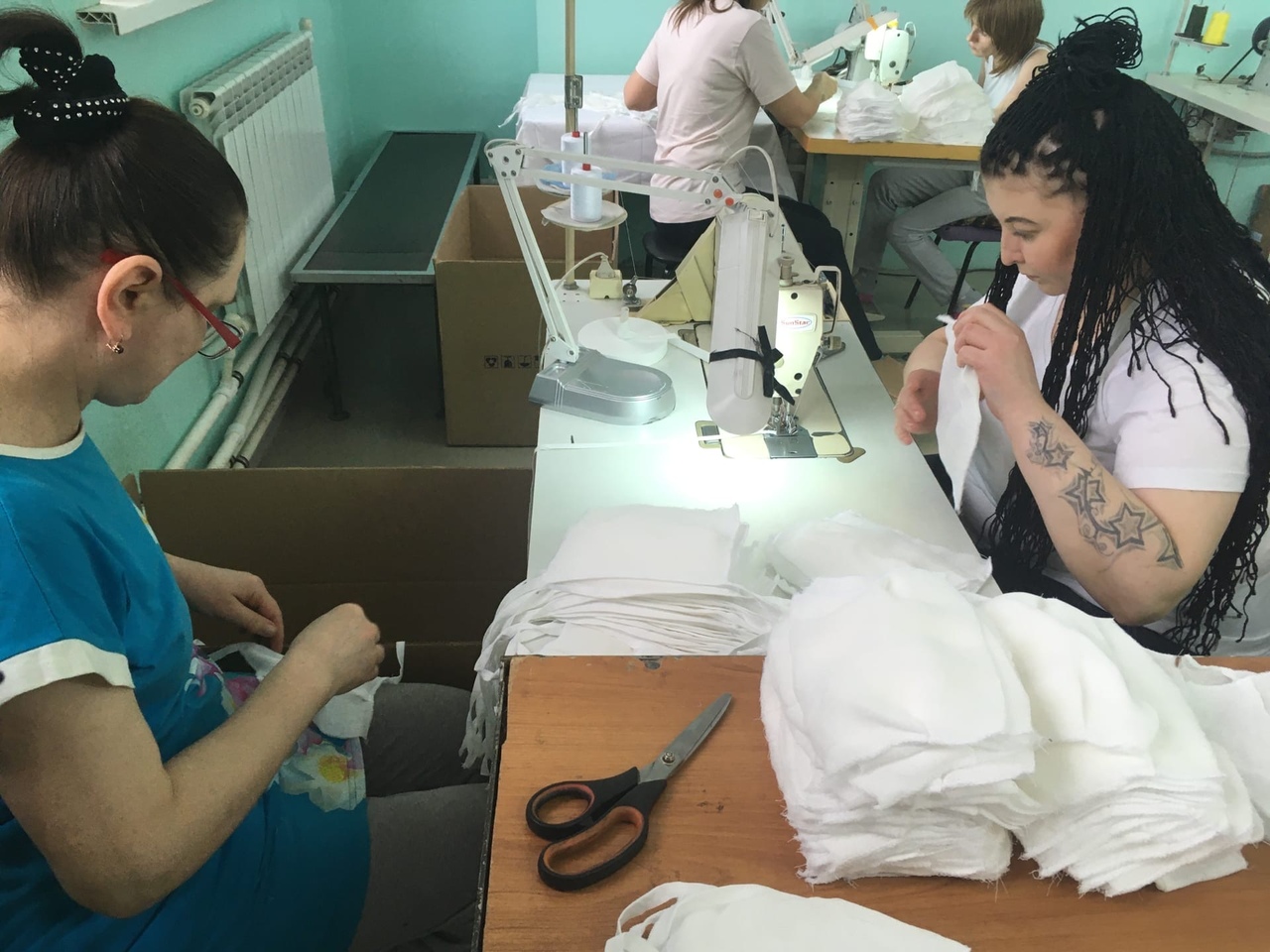 В Пензе начали шить марлевые повязки  — экскурсия на предприятие