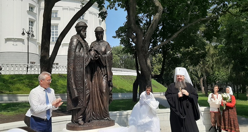 В Пензе открыли памятник благоверным Петру и Февронии Муромским