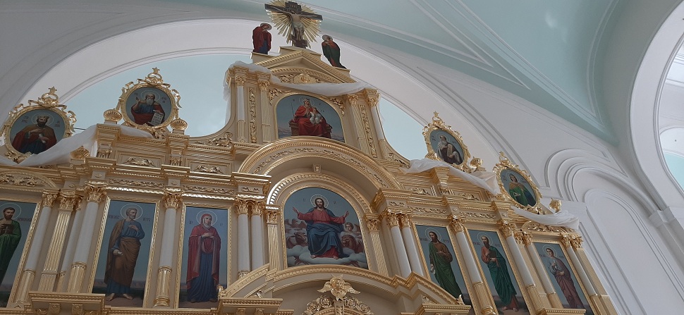 В Спасском соборе установили иконостас и центральный хорос