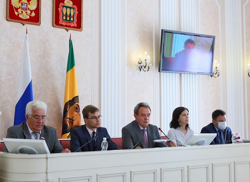 В пензенском парламенте обсудили проект закона РФ о молодежной политике