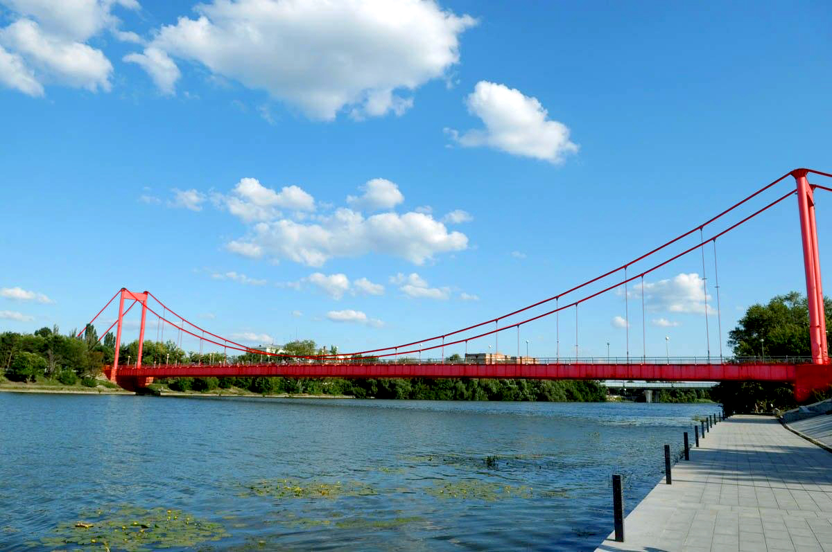 Подвесной мост выкрасят в рубиново-красный цвет за 9 млн рублей