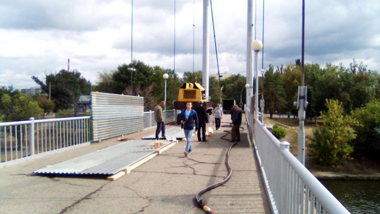 В Пензе начались работы по преображению моста Дружбы в тёмно-красный цвет