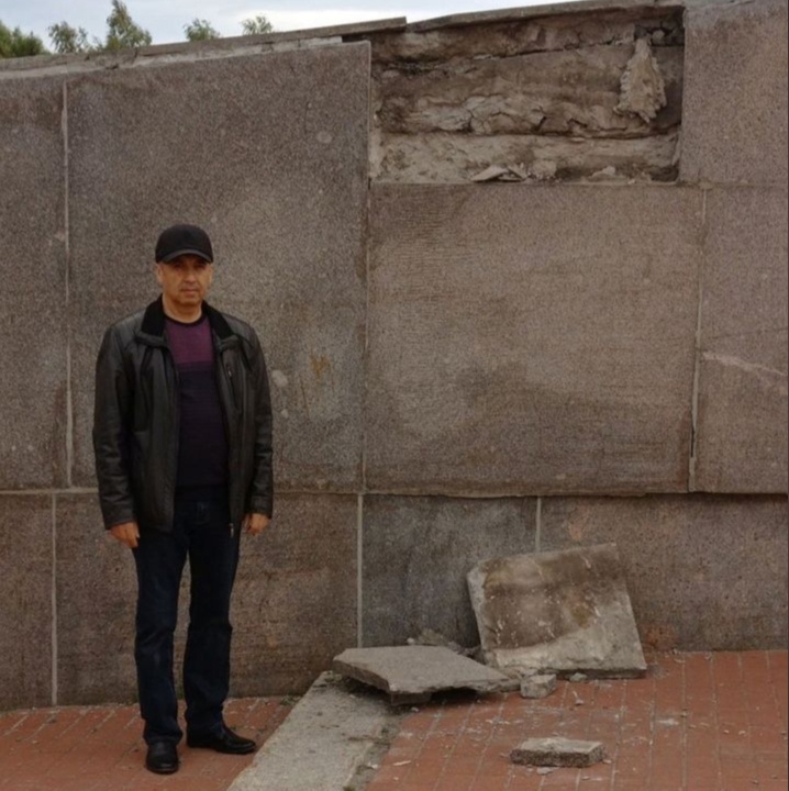 В Пензе у мемориала воинской и трудовой доблести отвалился кусок плиты