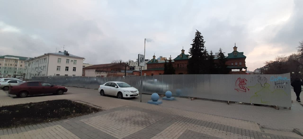 Скольких мэров перестоит забор на улице Московской