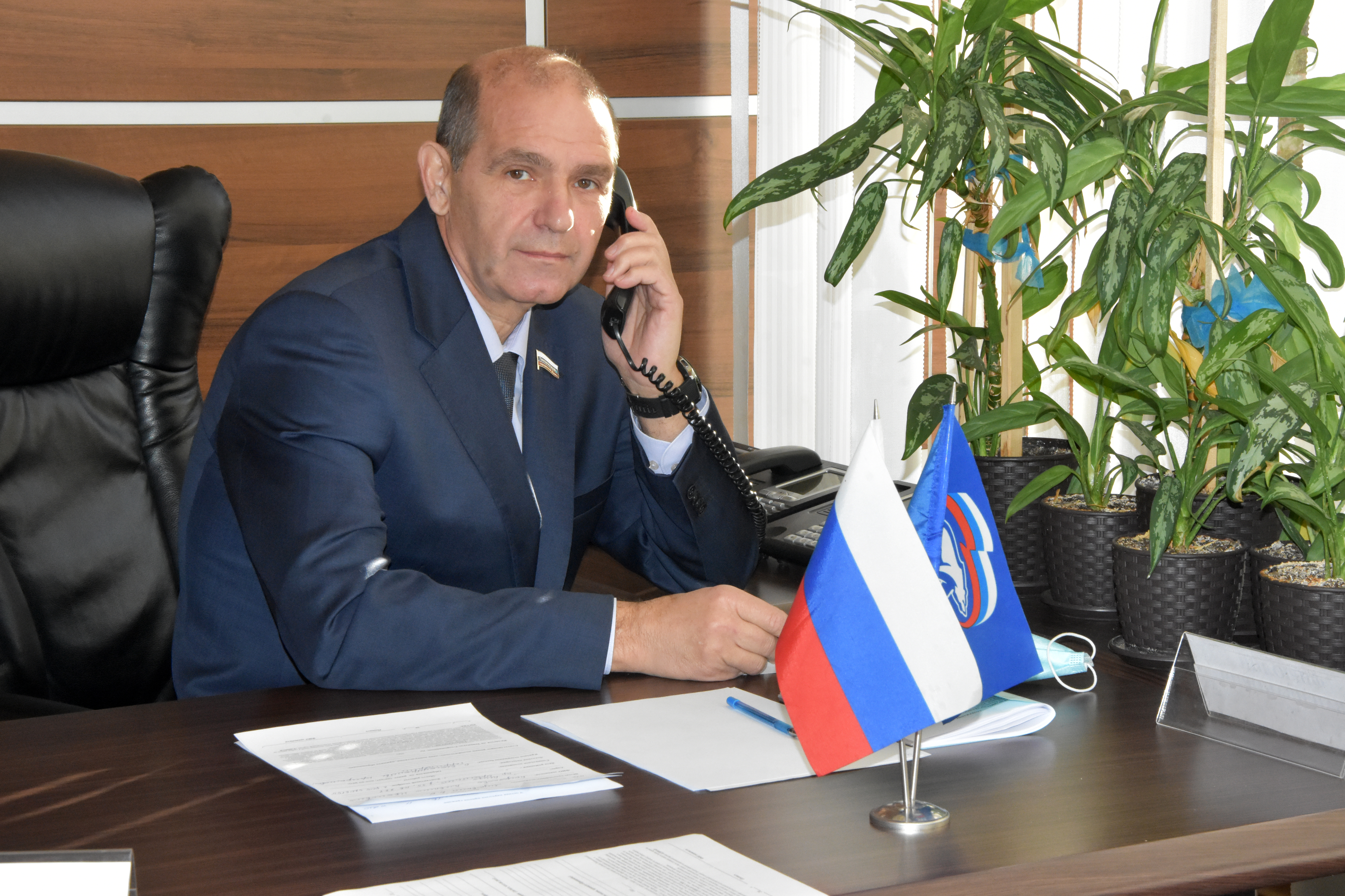 На вопросы пензенцев глава города Владимир Мутовкин во время приема ответил по телефону