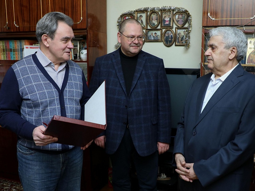 Олег Мельниченко и Валерий Лидин вручили Юрию Лаптеву орден «За заслуги перед Пензенской областью»