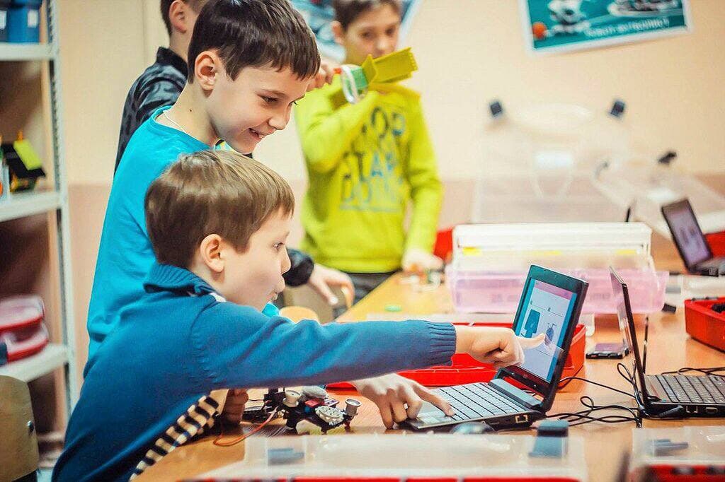 Клуб «Роботрек»: учим профессиям будущего!