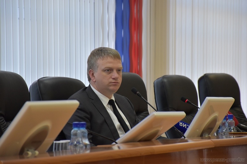 Подготовка к майским праздникам, ремонт дорог к лагерям, проблема обманутых дольщиков – главные вопросы с планерки в мэрии